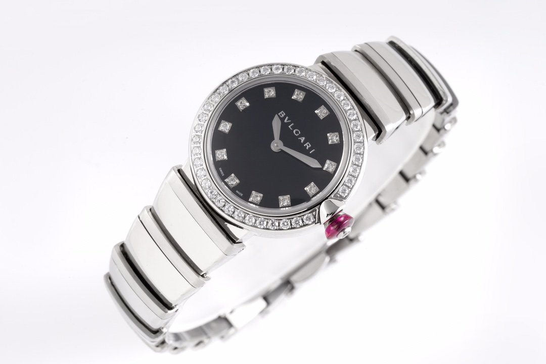 lvcea black dial in steel with Di*m*nd bezel