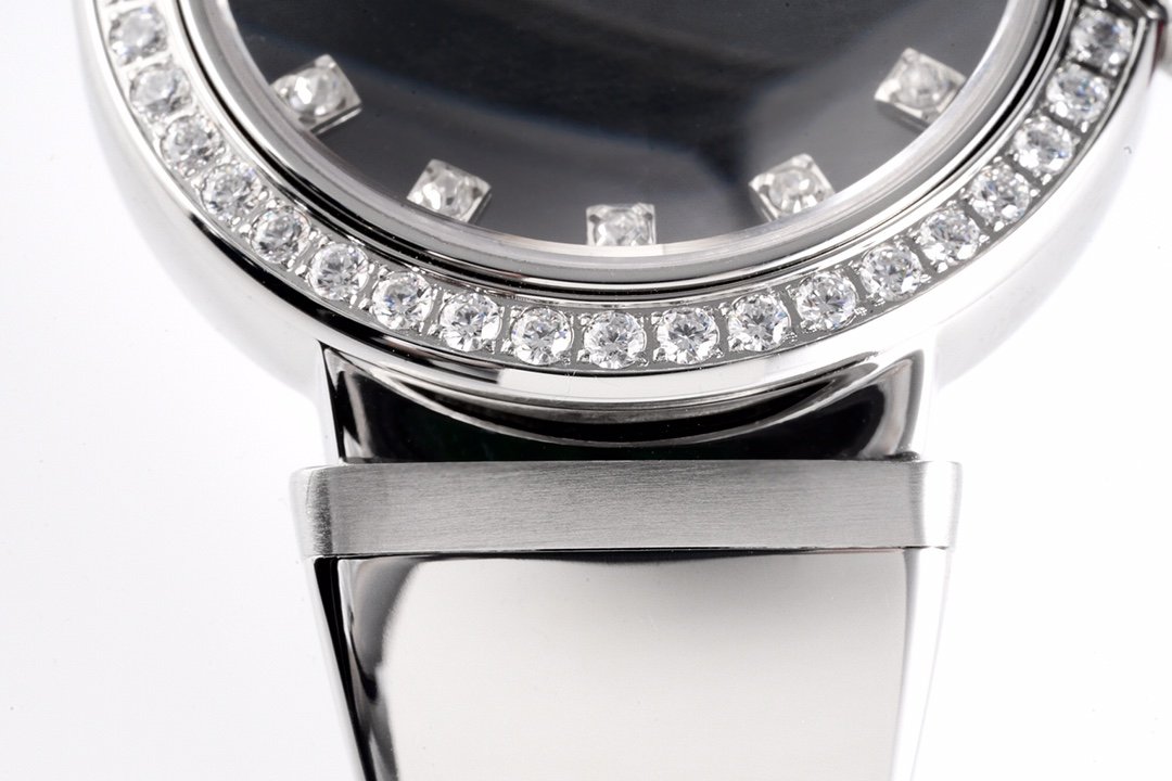 lvcea black dial in steel with Di*m*nd bezel