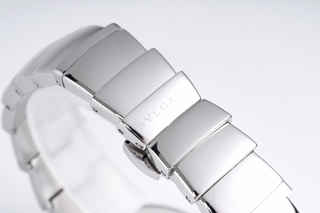 lvcea black dial in steel with Di*m*nd bezel