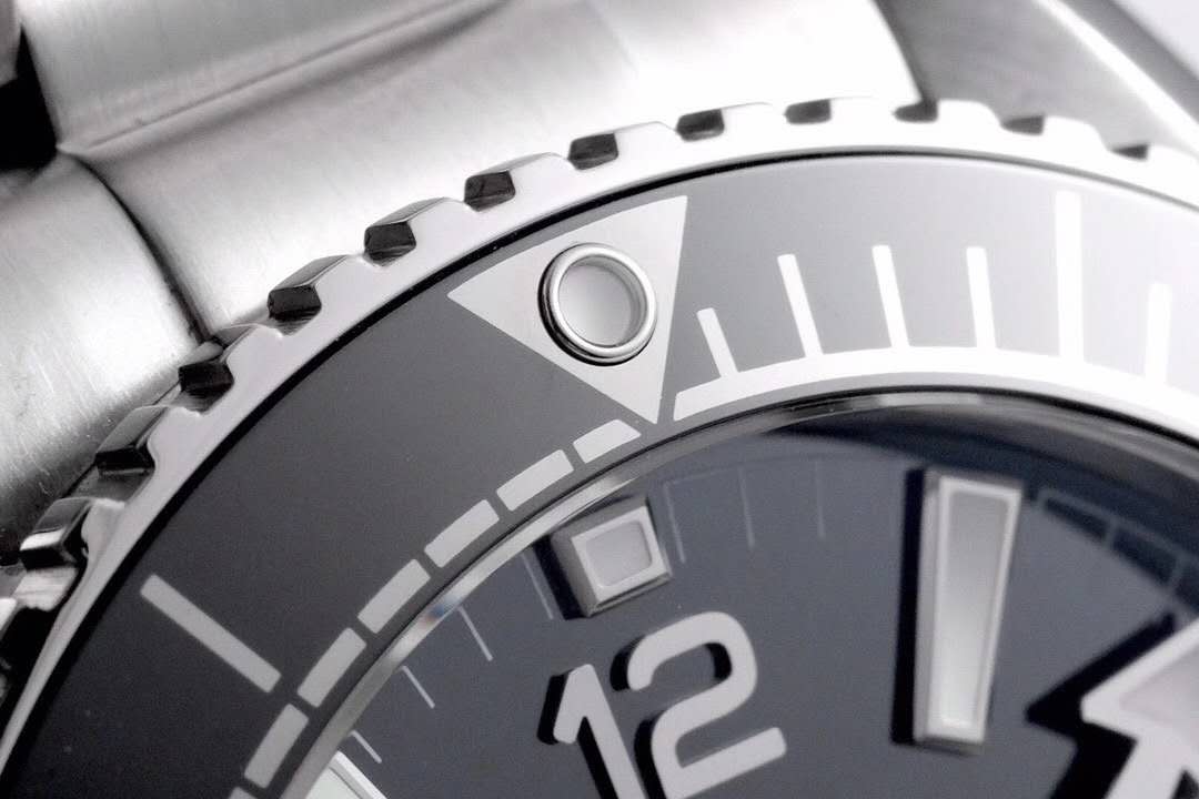 Planet Ocean 600M Omega Co-Axial Master Chronometer 43.5mm Black Dial Ref 215.30.44.21.01.001