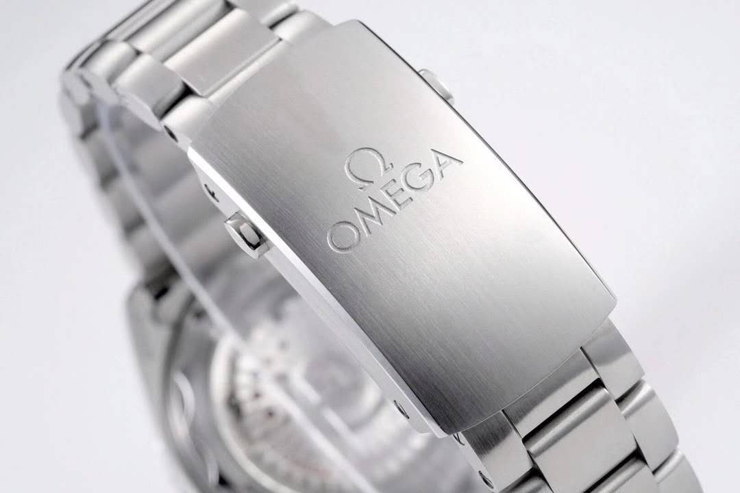 Planet Ocean 600M Omega Co-Axial Master Chronometer 43.5mm Black Dial Ref 215.30.44.21.01.001