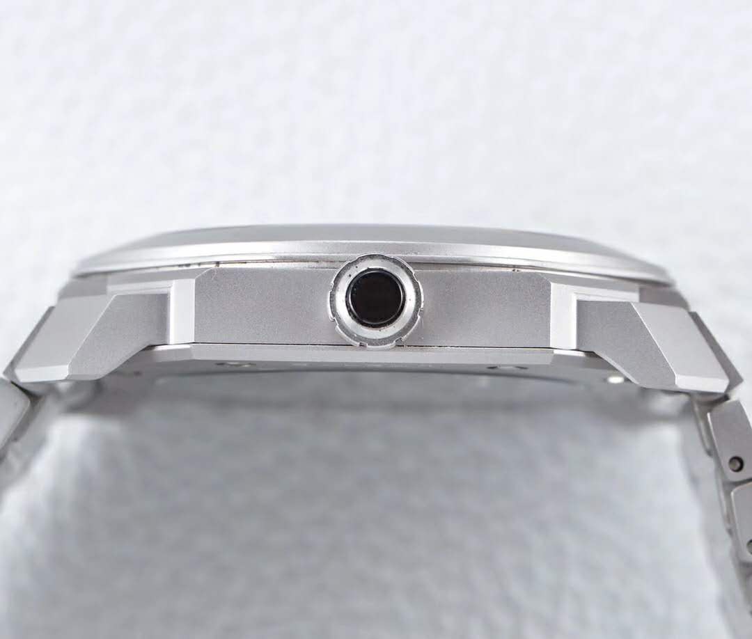 Octo Finissimo Ref: 102713 Grey Dial