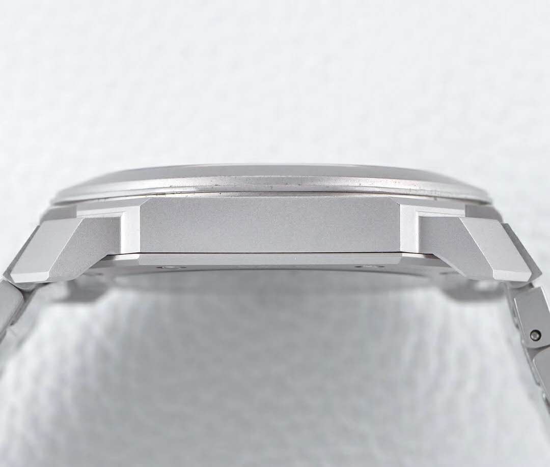 Octo Finissimo Ref: 102713 Grey Dial