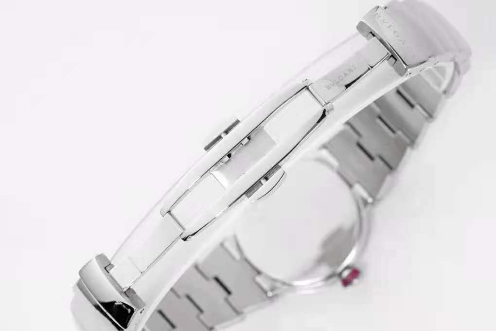 lvcea emerald green dial in steel with Di*m*nd bezel