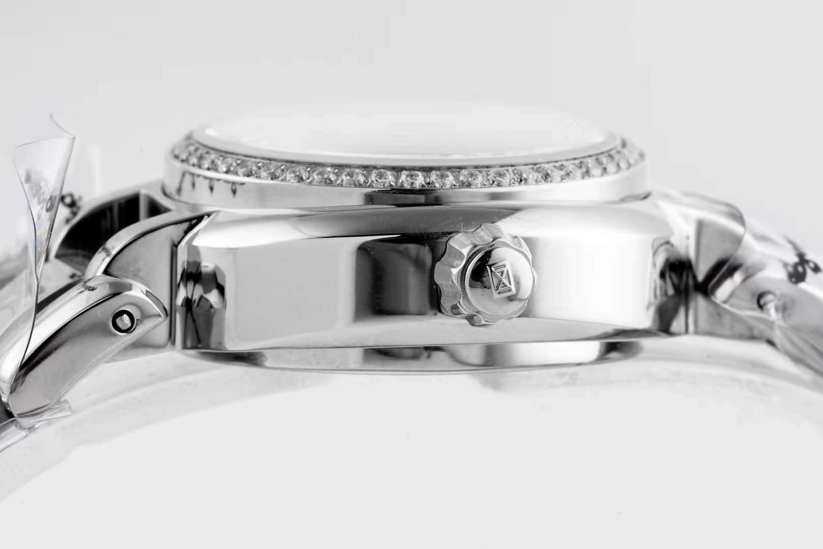 primaluna mop white dial with Di*m*nd markers and Di*m*nd bezel