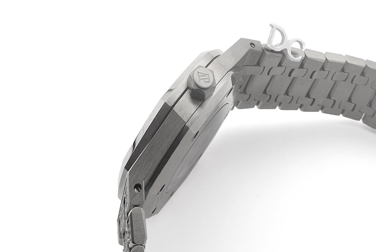 royal oak 41mm 15402 full Di*m*nd paved in white gold on bracelet