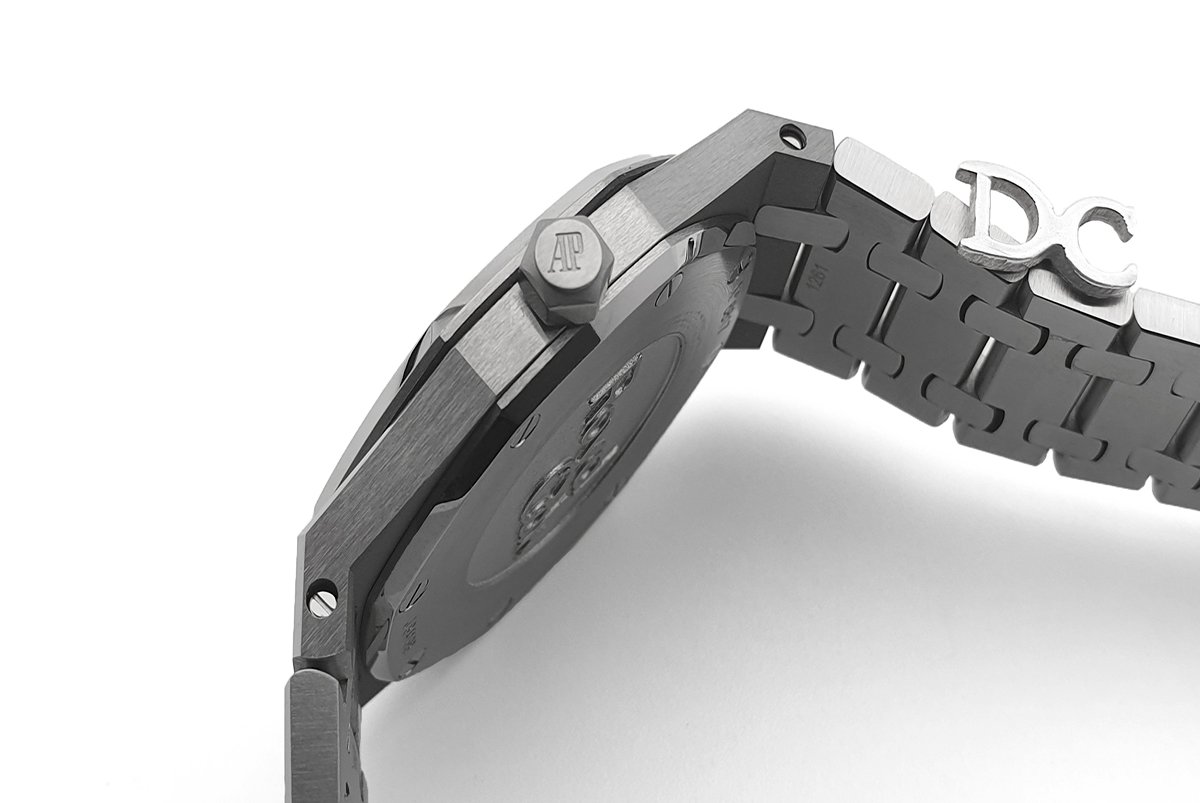 Lady Royal Oak 67650 White Dial in Steel