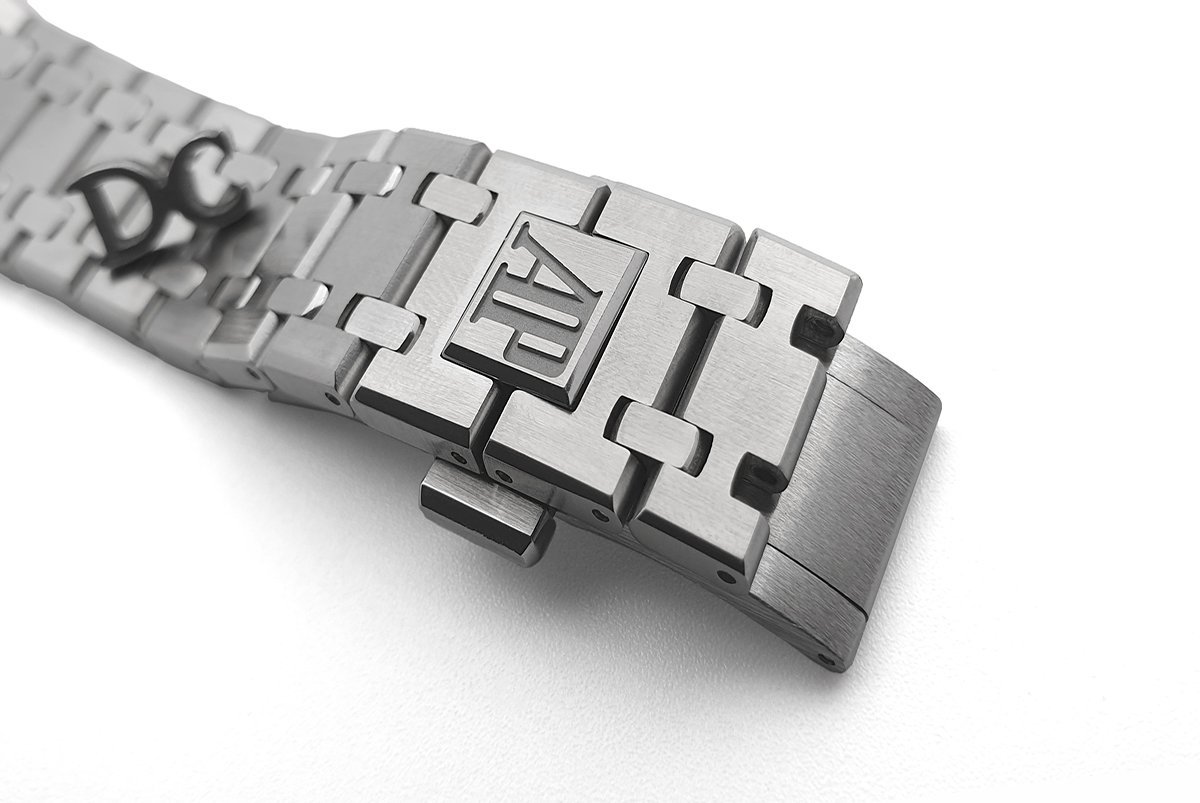 Lady Royal Oak 67650 White Dial in Steel