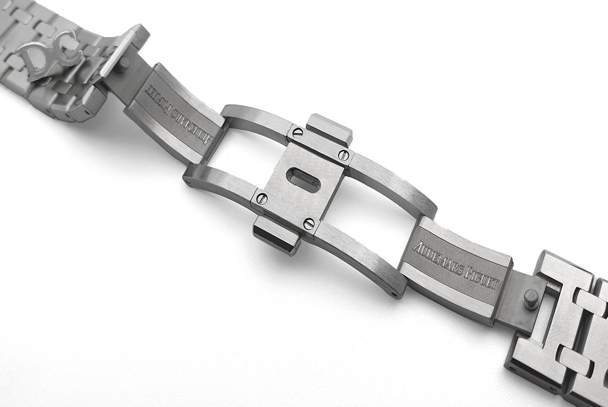 Lady Royal Oak 67650 White Dial in Steel