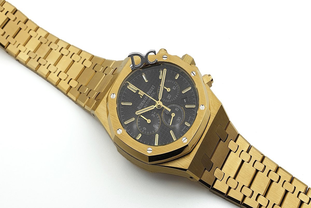 Royal Oak Self-Winding Chronograph White Dial in Yellow Gold