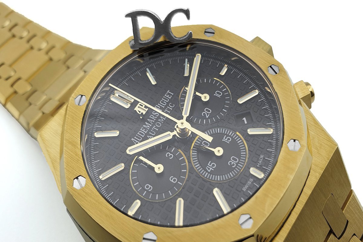 Royal Oak Self-Winding Chronograph White Dial in Yellow Gold