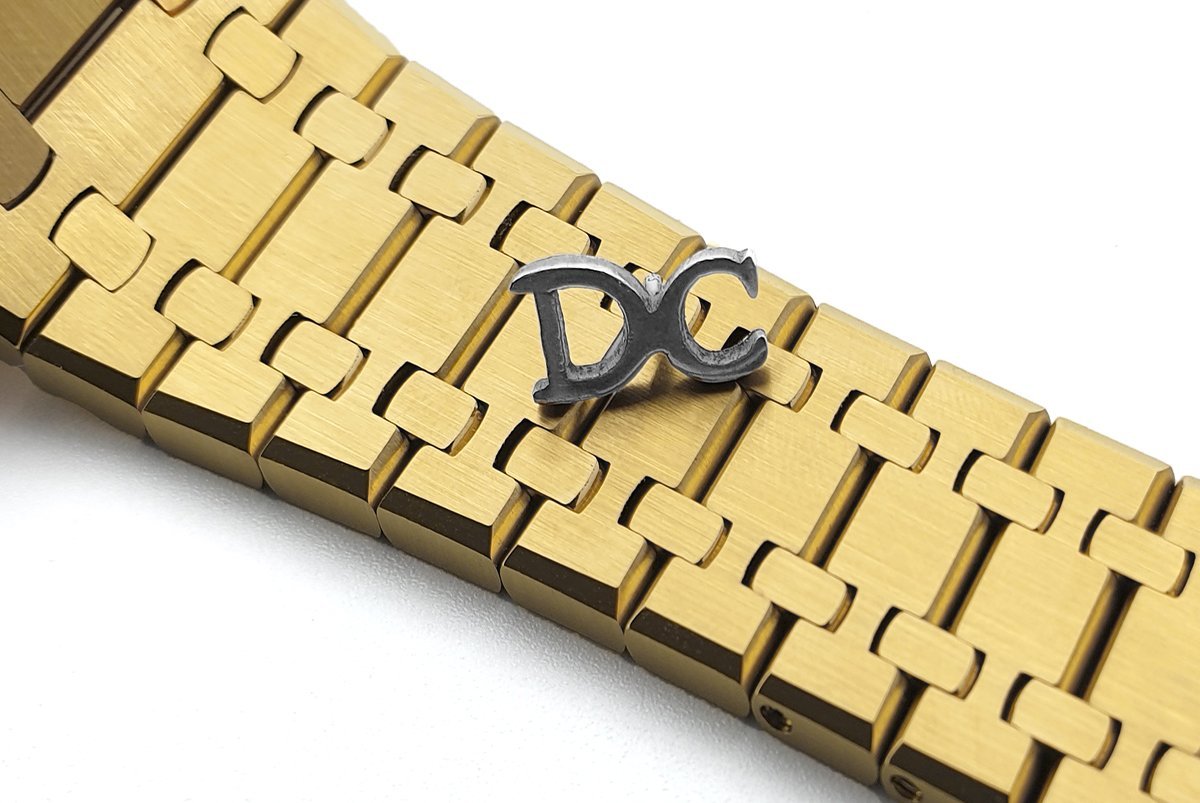 Royal Oak Self-Winding Chronograph White Dial in Yellow Gold