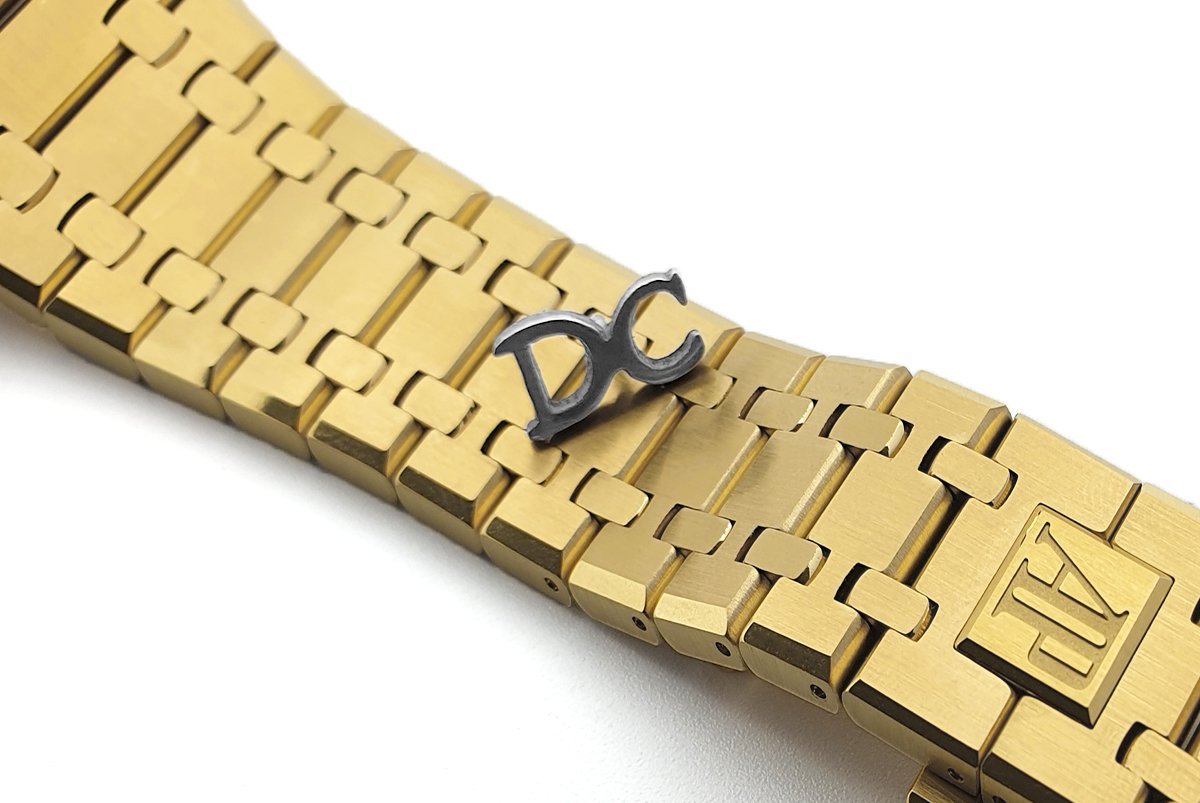 Royal Oak Self-Winding Chronograph White Dial in Yellow Gold