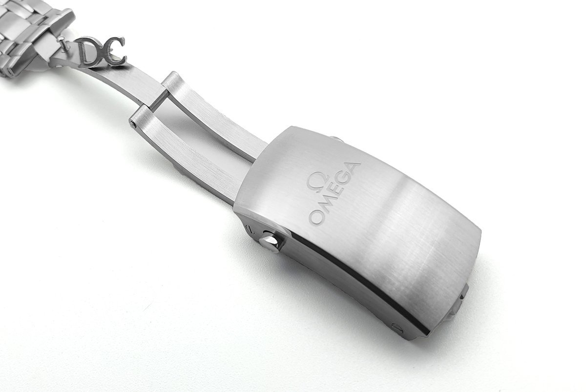 Seamaster Diver 300M Omega Co-Axial Master Chronometer 42mm White Dial with Black Bezel