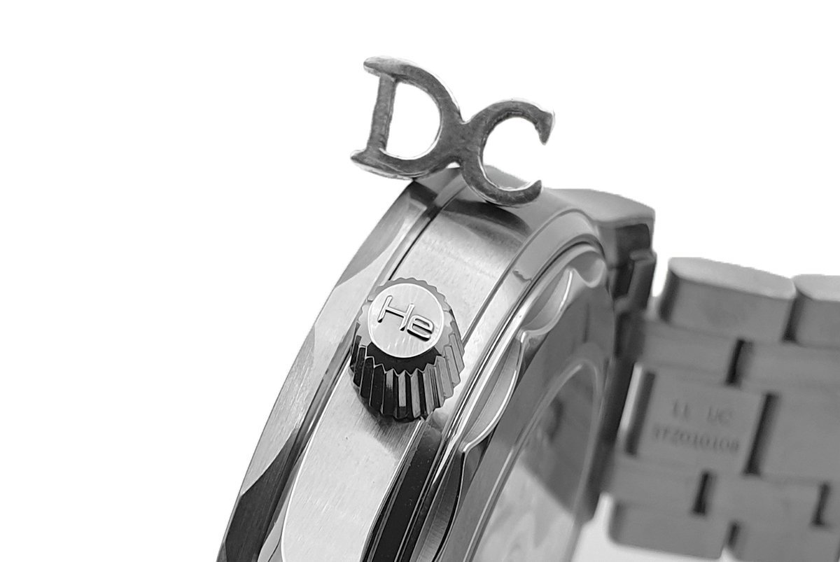 Seamaster Diver 300M Omega Co-Axial Master Chronometer 42mm White Dial with Black Bezel