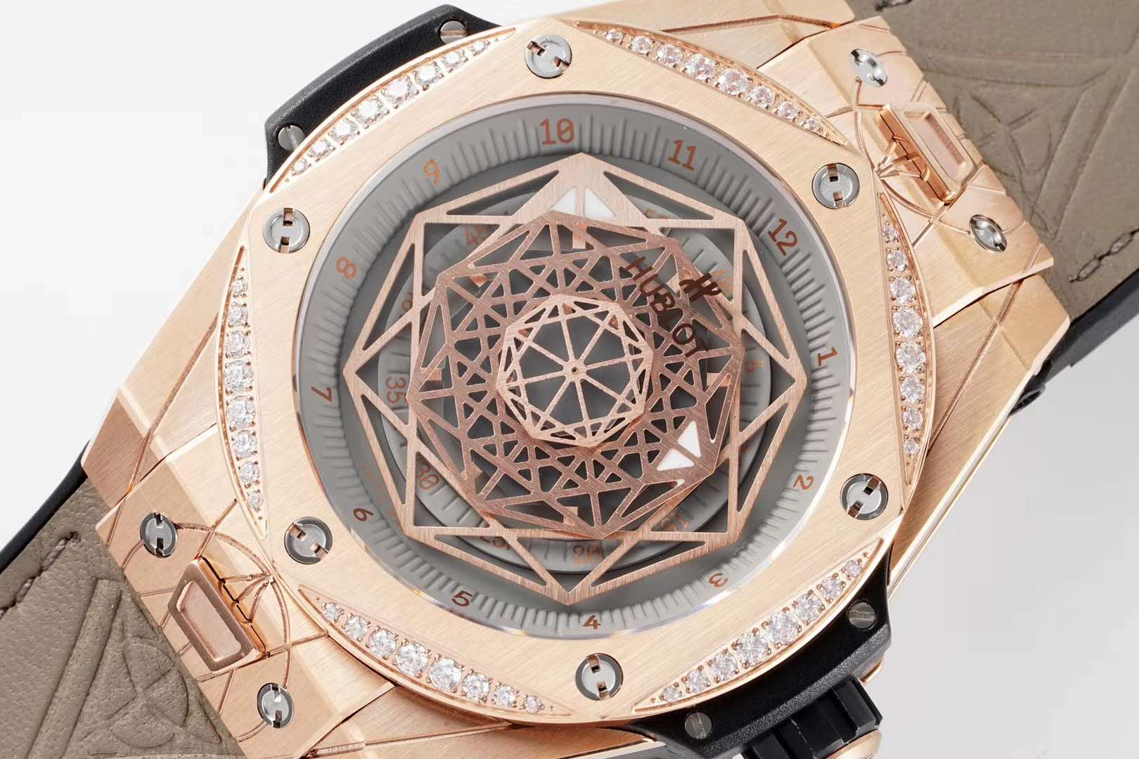big bang unico sang bleu in rose gold with Di*m*nd bezel on brown leather strap