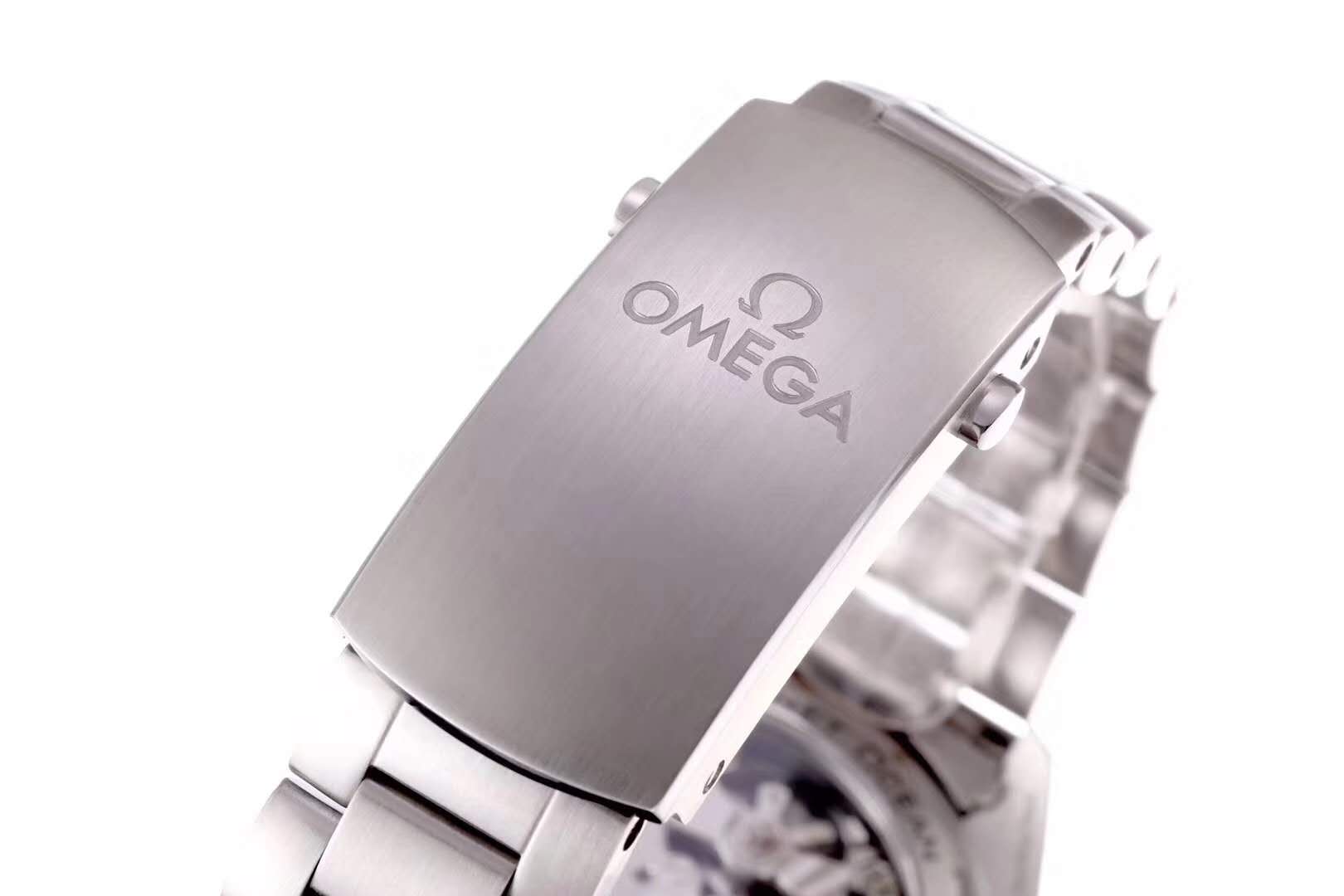 Planet Ocean 600M Omega Co-Axial Master Chronometer 43.5mm Black Dial Ref 215.30.44.21.01.001